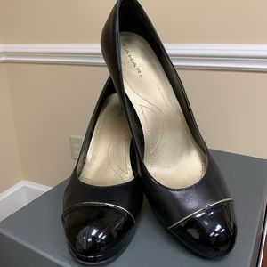 Tahari Laurie black pump